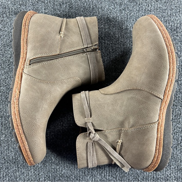 NEW b.o.c Women's Addi Round Toe Bootie Taupe - Picture 3 of 11